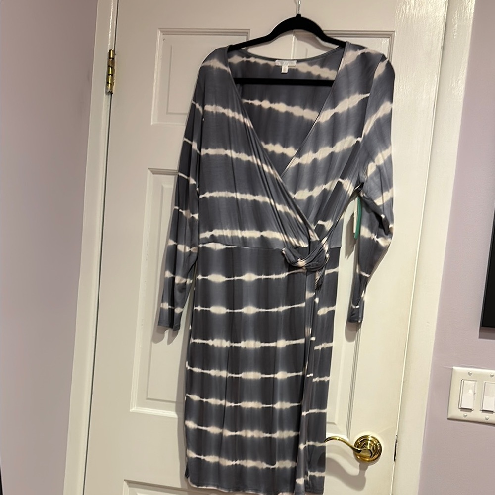 Elegant Grey Tie-Dye Wrap Dress